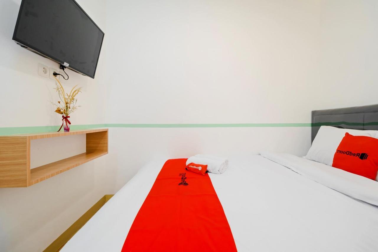 Reddoorz @ Taman Royal Tangerang Hotel Екстериор снимка