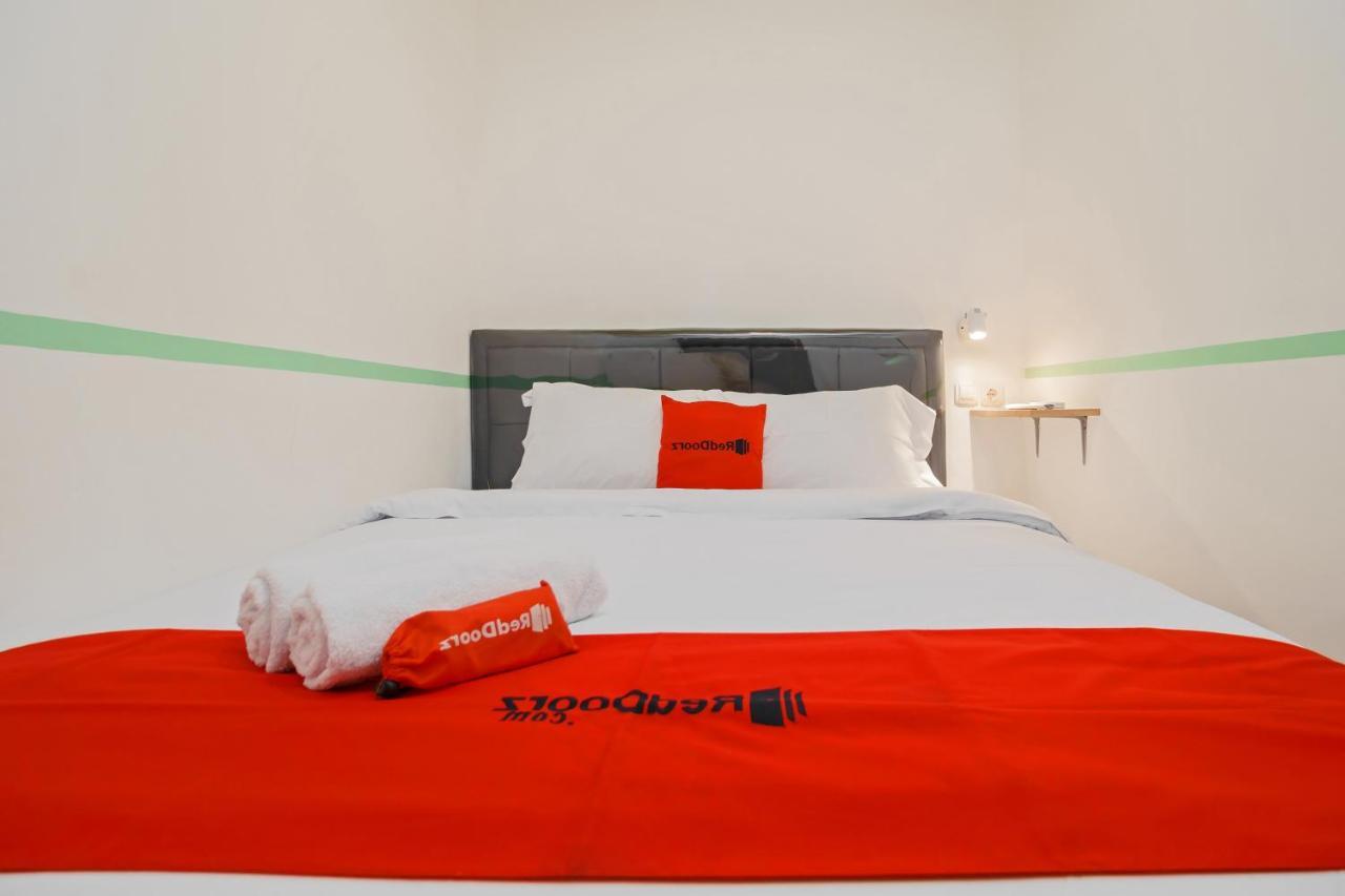 Reddoorz @ Taman Royal Tangerang Hotel Екстериор снимка